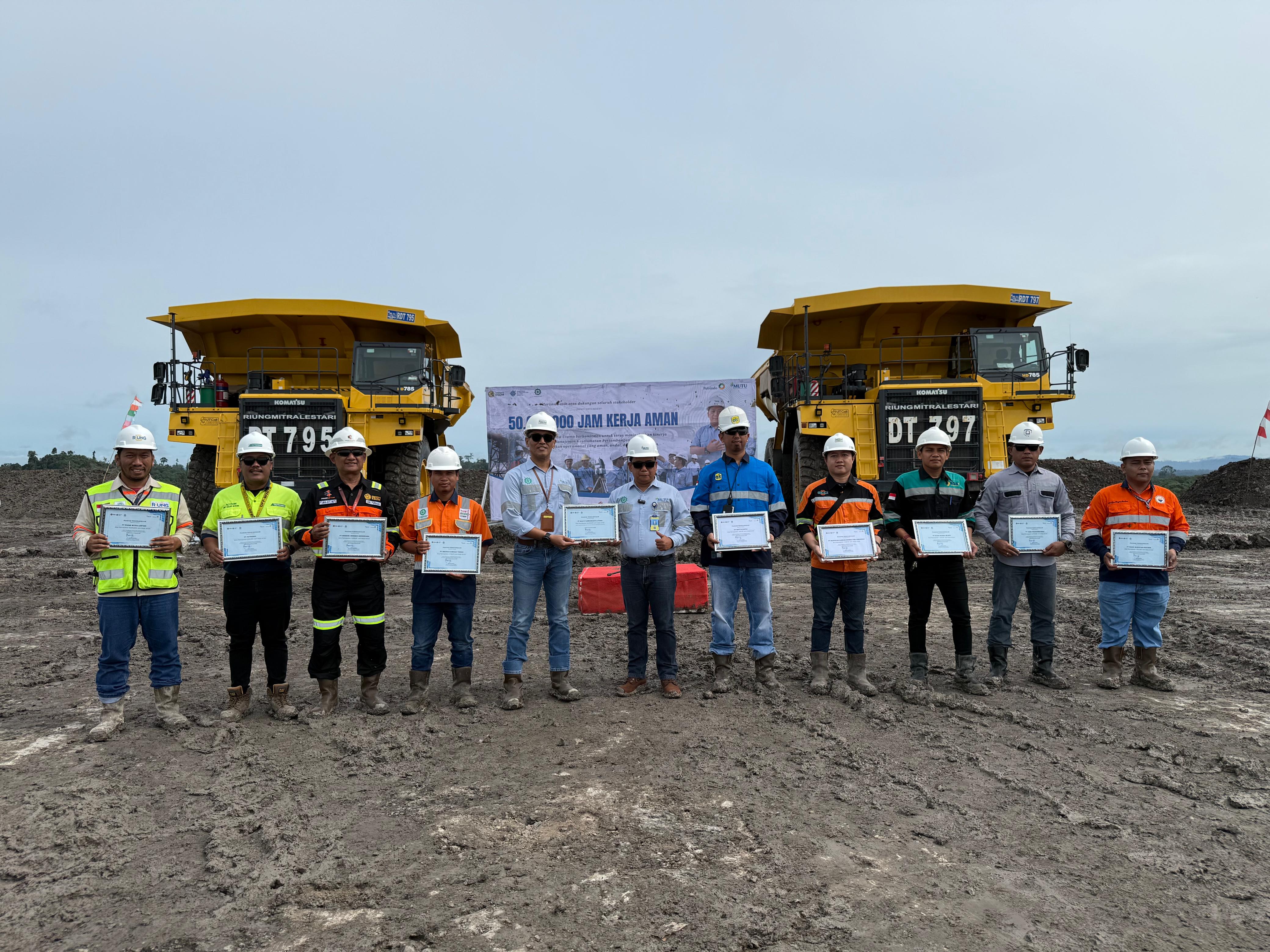 PT Riana Bunda Sejati Raih Penghargaan 1,3 Juta Jam Kerja Aman